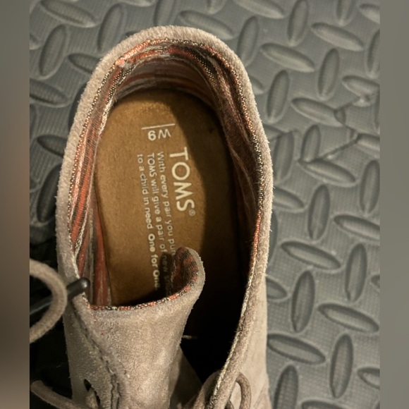 Toms Women's Wedge Comfort Booties Boots Size 9 Suede Tan 2.75" Wedge Neutral - Picture 2 of 10